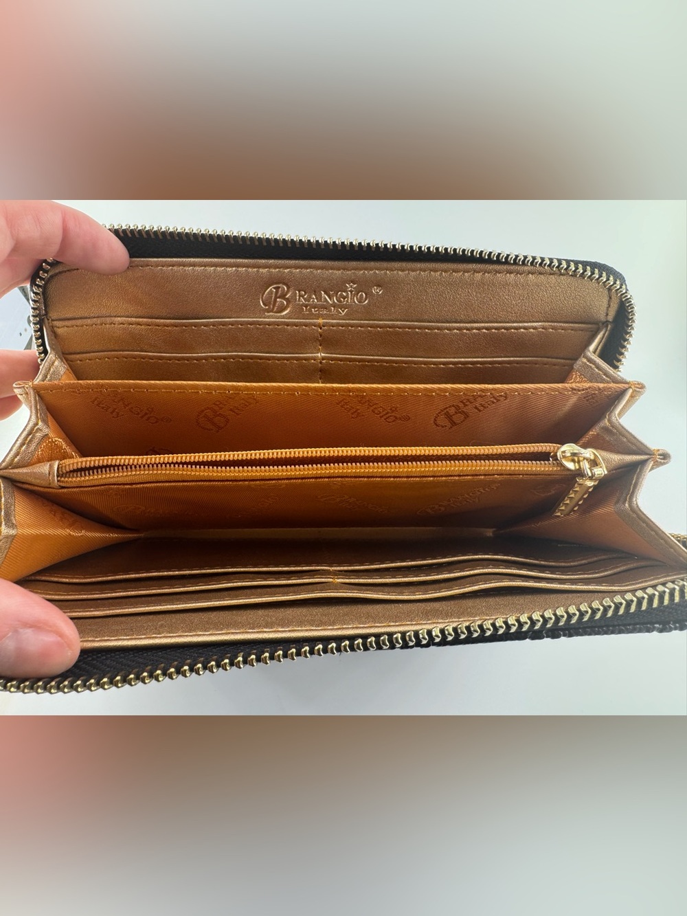 BRANGIO Italy WRISTLET WALLET
MILLIONAIRE VEGAN LEATHER CRYSTAL WRISTLET WALLET - Picture 6 of 12
